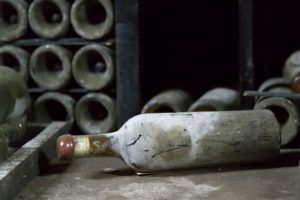 História do Vinho - antiga garrafa de vinho