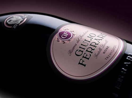 Giulio_Ferrari_Rosé_Riserva_del_Fondatore_2006_Trentodoc_-_Close_up_orizzontale